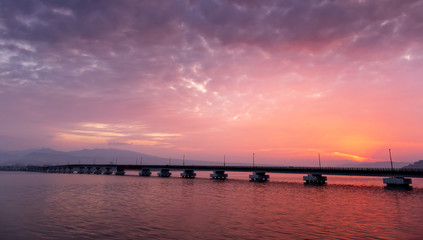 長崎県大村湾の朝焼け