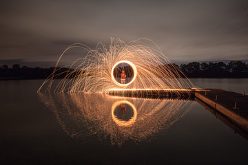Lichtkunst mit Feuer und Licht Künstler