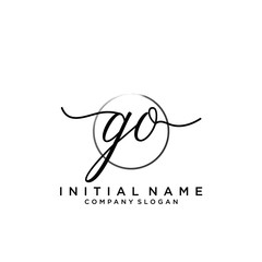 Obraz premium GO Initial handwriting logo with circle template vector.