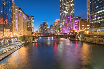 Fototapeta na wymiar Beautiful riverside Chicago skylines at blue hour toward Clark Street