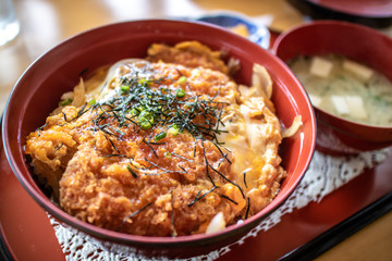 日本の丼もの　カツ丼