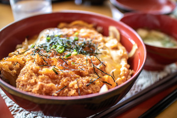 日本の丼もの　カツ丼