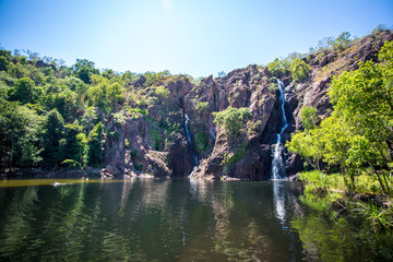 Fototapeta na wymiar Landschaft mit Wasserfall