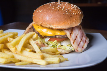 fast, meat, grilled, unhealthy, sandwich, lettuce, meal, bbq, food, burger, tasty, american, beef, cheeseburger, hamburger, snack, steak, barbecue, gourmet, onion, homemade, tomato, bun, wooden, chees