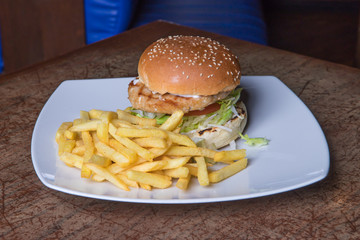 fast, meat, grilled, unhealthy, sandwich, lettuce, meal, bbq, food, burger, tasty, american, beef, cheeseburger, hamburger, snack, steak, barbecue, gourmet, onion, homemade, tomato, bun, wooden, chees