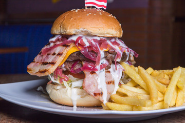 fast, meat, grilled, unhealthy, sandwich, lettuce, meal, bbq, food, burger, tasty, american, beef, cheeseburger, hamburger, snack, steak, barbecue, gourmet, onion, homemade, tomato, bun, wooden, chees