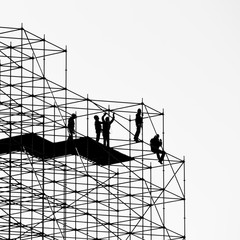 Five construction workers building a metallic scaffold - obrazy, fototapety, plakaty