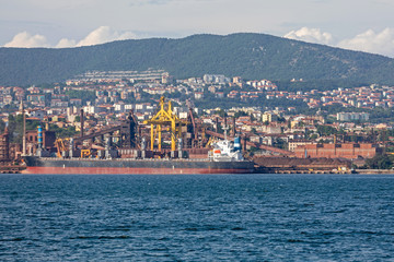 Fototapeta premium Loading Ship