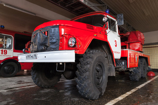  Turntable ladder fire truck AL-30.  ZIL 131
