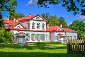 Fototapeta na wymiar Literature museum-estate in Abramtsevo village