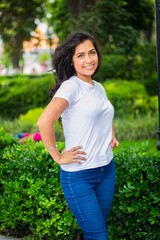 Fototapeta premium Mujer joven en el parque