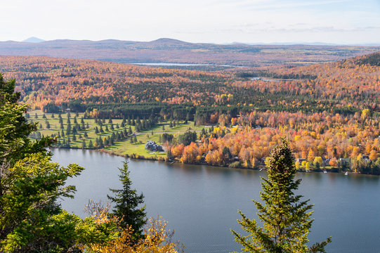Autumn foliage in Quebec, from Mount Pinacle