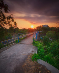 the atmosphere of the sun rising on the bridge, the feel of dreamland