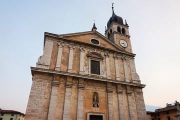 Fototapeta na wymiar Cityscape of Church Santa Maria Assunta on rock in Arco