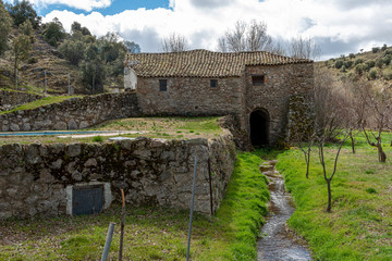 MOLINO DE AGUA PARA HACER HARINA