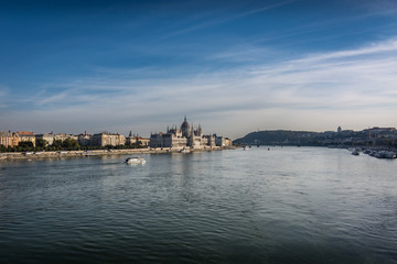Fototapeta premium Vue sur Budapest, le Danube et le Parlement, Hongrie