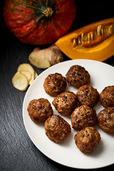 Fleischbällchen aus Rindfleisch mit Kürbis und Ingwer