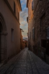 Fototapeta na wymiar Tra i vicoli di Spello - Perugia - Umbria - Italia