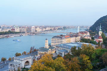 Fototapeta premium Budapest, Hungary - Oct 14, 2019: Budapest cityscape at dusk Elizabeth Bridge