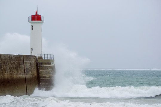 Ocean waves splashing on lighthouse