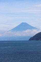 Fototapeta na wymiar 駿河湾と雲海の富士山