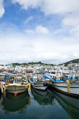 Fototapeta na wymiar Tongyoung Port is a famous port in Tongyeong, Korea.