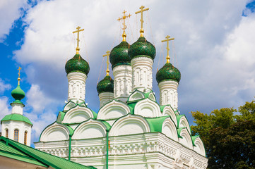 Fototapeta na wymiar Upper detail of green dome Russian Orthodox temple