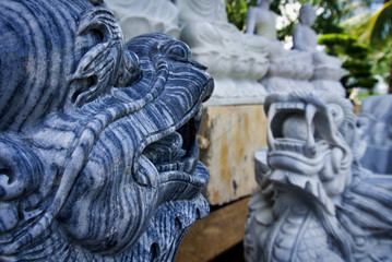 Fototapeta premium Stone dragons looking at each other - Vietnam fall of 2019