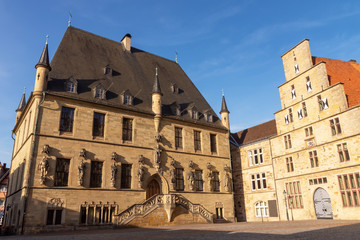 Fototapeta na wymiar Das historische Rathaus und die Stadtwaage der Stadt Osnabrück, Niedersachsen