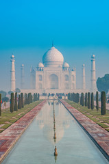 Fototapeta premium Taj mahal , A famous historical monument, A monument of love, the Greatest White marble tomb in India, Agra, Uttar Pradesh