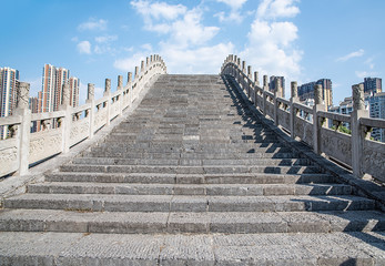 Fototapeta premium Classical Chinese arch bridge Qingfeng Bridge straight into the blue sky and white clouds