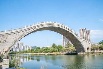 Naklejka premium Vintage Arch Bridge Qingfeng Bridge, Ailian Lake Park, Cangzhou City, Hunan Province, China