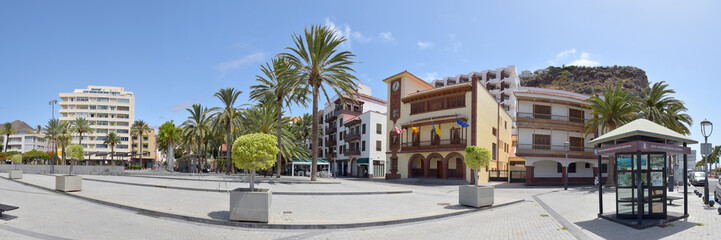 Fototapeta na wymiar Panorama Plaza de las Américas in San Sebastian / La Gomera