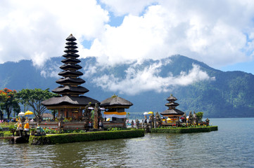 bali's old town has mountains, sea, blue sky, white clouds, very beautiful