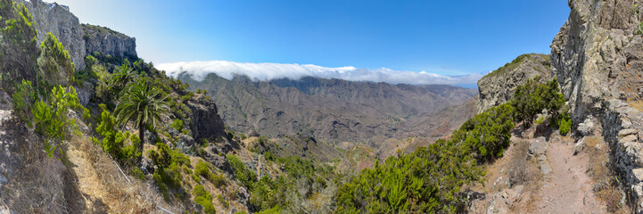 Landschaft mit Wolken auf der Insel La Gomera