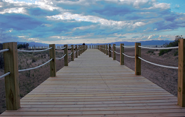 Barandilla de cuerda en la costa de l'ampolla, Cataluña (España)