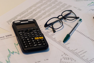 Photography of an office table with different objects.