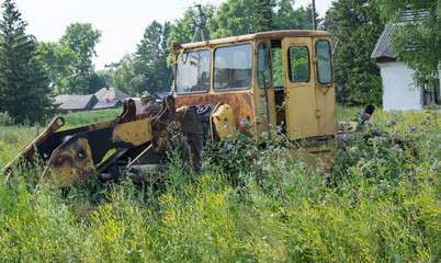 Obraz premium Broken harvesting machine