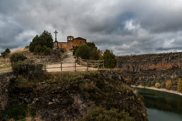 Fototapeta na wymiar Ermita de San Frutos. Hoces del río Duratón, Segovia, España.
