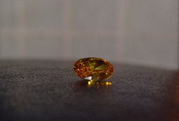  Yellow diamond Is a beautiful colored diamond Looking for drugs and expensive For making jewelry