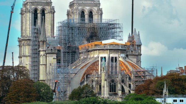 Notre Dame de Paris, phase of verification and consolidation of the walls. A giant crane is deployed along a facade of Notre-Dame, to deposit materials on the roof.