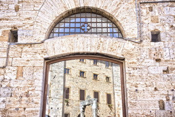 Fototapeta premium Window and old wall in San Gimignano square - Tuscany Italy