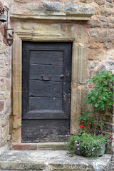 Jolie porte en bois rustique du sud de la France