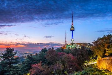 Obraz premium namsan mountain at night, seoul south korea