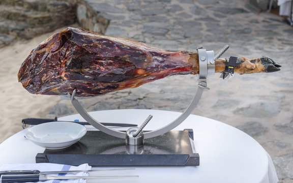 Jamon iberico de raza iberica , jamon de pata negra
