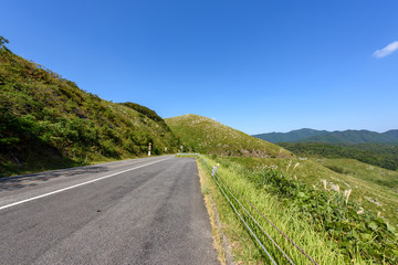 写真素材：秋吉台、カルスト台地、カルスト、山口県、風景、道