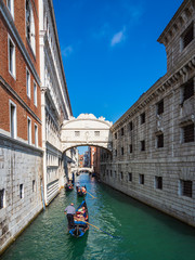 Fototapeta na wymiar Blick auf die Seufzerbrücke in Venedig, Italien