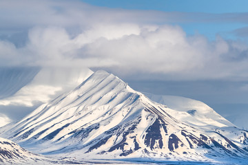 Snow  covered mountains of Svalbard - obrazy, fototapety, plakaty