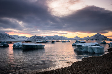 Północne krajobrazy, południowy Spitsbergen © blackspeed