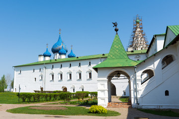 Fototapeta na wymiar Buildings on the territory of the Suzdal Kremlin